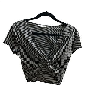 BLACK & WHITE STRIPPED FRONT KNOT CROPPED TOP